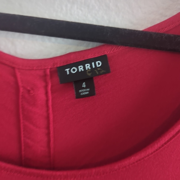 Torrid Blouse Red T-Shirt Buttons on Back Scoop Neck Women's Plus Size 4X - Picture 2 of 6